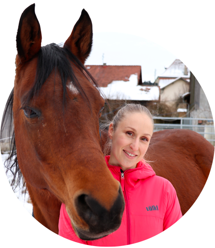 Se reconnecter à soi grâce aux chevaux, c'est possible avec l'équicoaching. Une thérapie complète qui est proposé par Sandrine qui allie constellation familiale et hypnose. #GuérisonDesBlessures#Emotions#Bienveillance